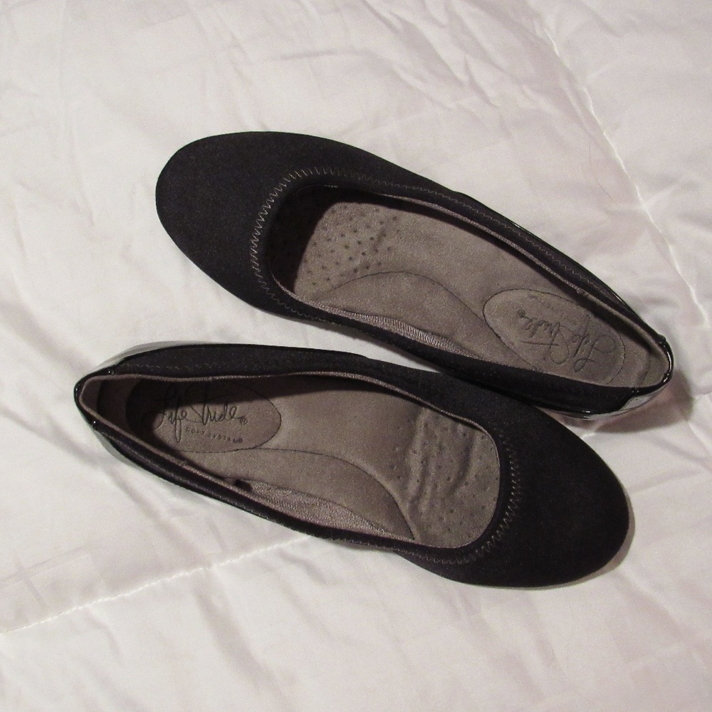 Life Stride black flats